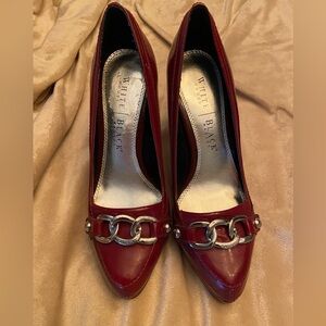 WHITE HOUSE BLACK MARKET BURGUNDY PATENT LEATHER HEELS  SIZE 7.5